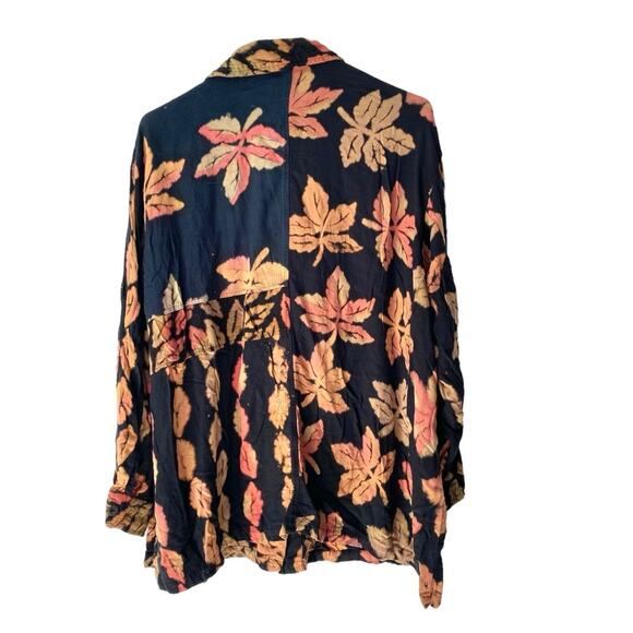 Winter Sun Black Leaf Print Button Down Rayon Shirt size medium - Picture 3 of 6